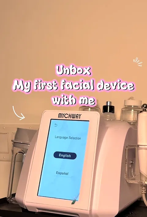 Creator unboxing the FC-68S1